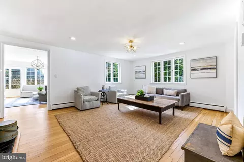 Living - 107 Upnor Rd, Baltimore, MD 21212 photo 2 of 3
