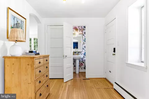 Entry Way - 107 Upnor Rd, Baltimore, MD 21212 photo 9 of 20
