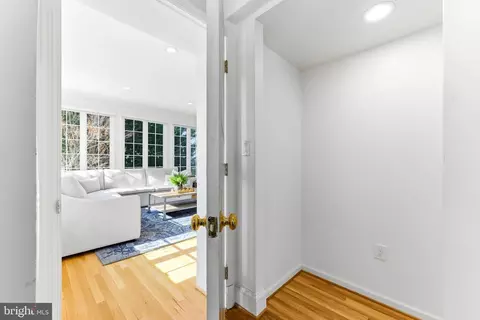 Entry Way - 107 Upnor Rd, Baltimore, MD 21212 photo 7 of 20