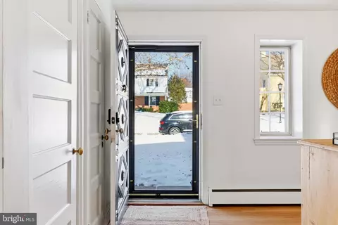 Entry Way - 107 Upnor Rd, Baltimore, MD 21212 photo 2 of 20