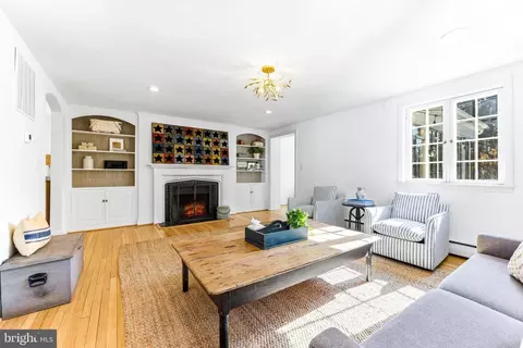 Living - 107 Upnor Rd, Baltimore, MD 21212 photo 3 of 3