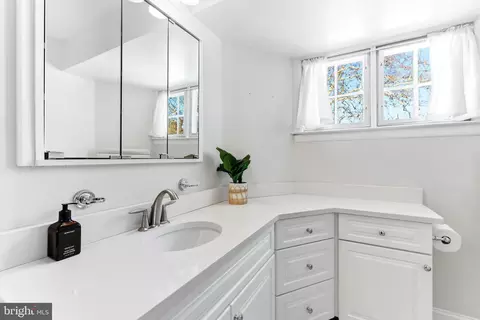 Bath - 107 Upnor Rd, Baltimore, MD 21212 photo 6 of 12