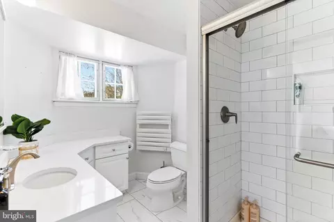 Bath - 107 Upnor Rd, Baltimore, MD 21212 photo 8 of 12