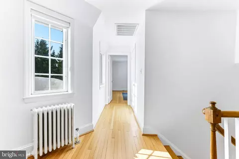 Entry Way - 107 Upnor Rd, Baltimore, MD 21212 photo 13 of 20