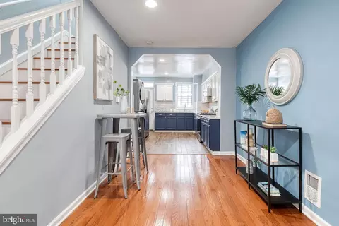 Entry Way - 112 N Decker Ave, Baltimore, MD 21224 photo 4 of 9