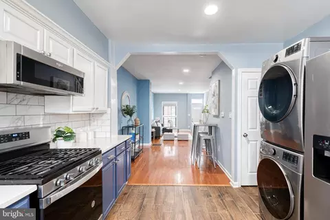 Entry Way - 112 N Decker Ave, Baltimore, MD 21224 photo 8 of 9