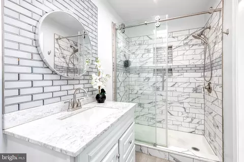 Bath - 112 N Decker Ave, Baltimore, MD 21224 photo 1 of 3