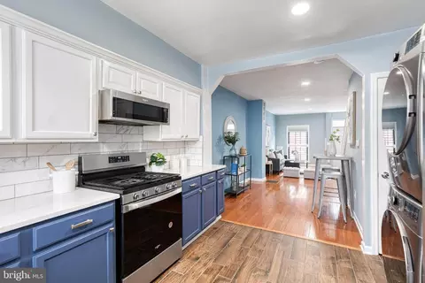 Entry Way - 112 N Decker Ave, Baltimore, MD 21224 photo 7 of 9