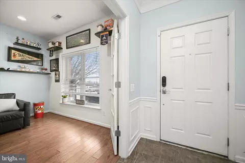 Entry Way - 1906 E Fort Ave, Baltimore, MD 21230 photo 2 of 13