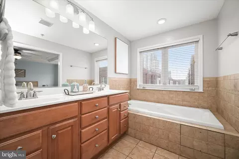 Bath - 1906 E Fort Ave, Baltimore, MD 21230 photo 1 of 2