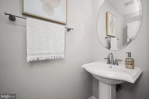 Entry Way - 1906 E Fort Ave, Baltimore, MD 21230 photo 6 of 13