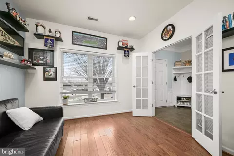 Entry Way - 1906 E Fort Ave, Baltimore, MD 21230 photo 3 of 13
