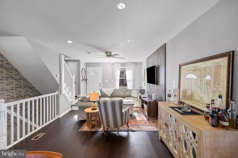 Entry Way - 1002 W 43rd St, Baltimore, MD 21211 photo 3 of 4