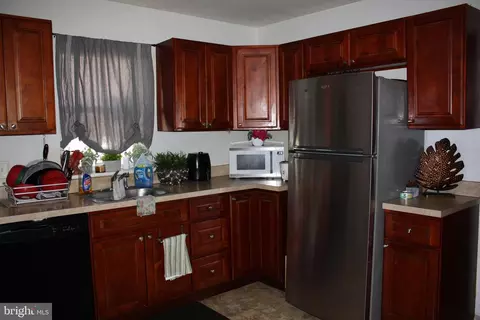 Entry Way - 700 Cumberland St, Baltimore, MD 21217 photo 9 of 11