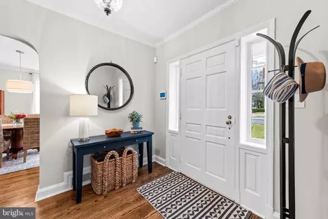 Entry Way - 103 Saint Dunstans Rd, Baltimore, MD 21212 photo 1 of 7
