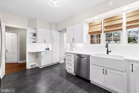 Kitchen - 103 Saint Dunstans Rd, Baltimore, MD 21212 photo 4 of 5