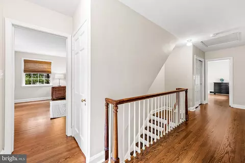 Entry Way - 103 Saint Dunstans Rd, Baltimore, MD 21212 photo 4 of 7
