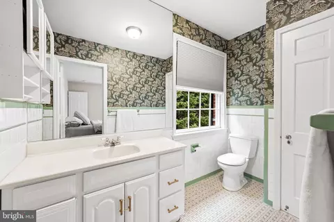 Bath - 103 Saint Dunstans Rd, Baltimore, MD 21212 photo 2 of 5