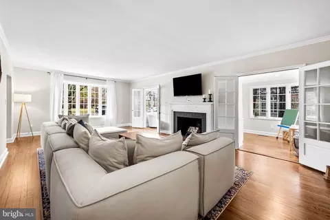 Living - 103 Saint Dunstans Rd, Baltimore, MD 21212 photo 1 of 1