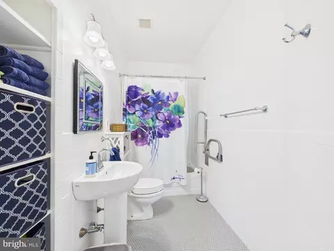 Bath - 1 E Chase St #412, Baltimore, MD 21202 photo 1 of 6