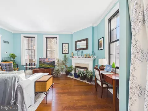 Living - 1 E Chase St #412, Baltimore, MD 21202 photo 4 of 5