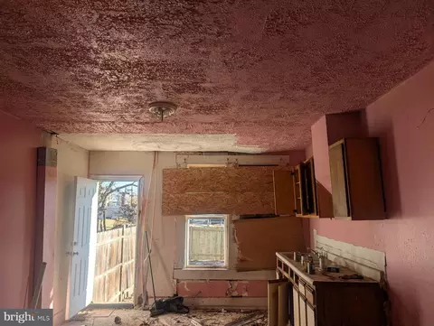 Entry Way - 1127 N Milton Ave, Baltimore, MD 21213 photo 2 of 4