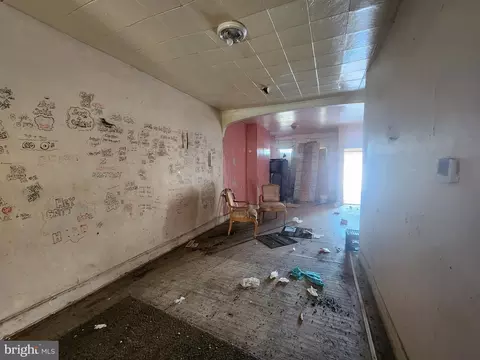 Entry Way - 1127 N Milton Ave, Baltimore, MD 21213 photo 1 of 4