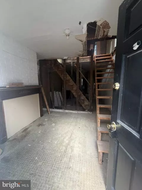 Entry Way - 1610 Lemmon St, Baltimore, MD 21223 photo 1 of 16