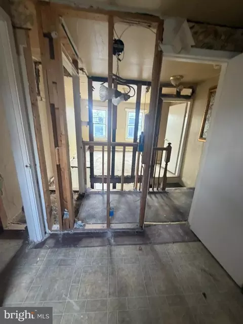 Entry Way - 1610 Lemmon St, Baltimore, MD 21223 photo 14 of 16