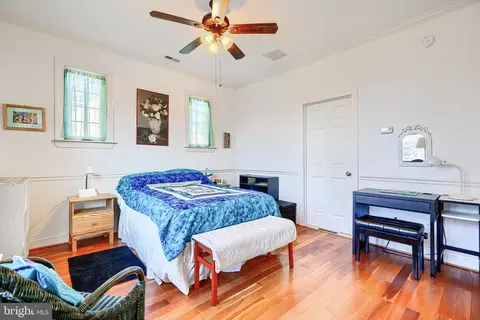 Bedroom - 2215 South Rd, Baltimore, MD 21209 photo 5 of 7