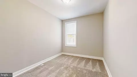 Entry Way - 812 Mccabe Ave, Baltimore, MD 21212 photo 6 of 10