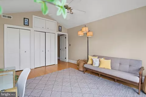 Bedroom - 2205 E Pratt St, Baltimore, MD 21231 photo 7 of 9