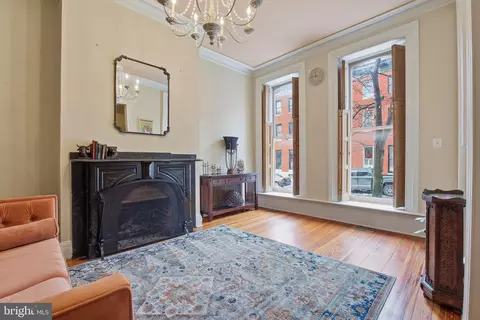 Living - 2205 E Pratt St, Baltimore, MD 21231 photo 1 of 2