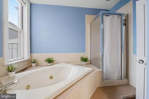 Bath - 2205 E Pratt St, Baltimore, MD 21231 photo 4 of 5