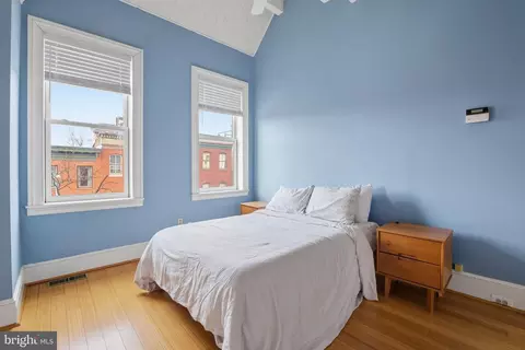 Bedroom - 2205 E Pratt St, Baltimore, MD 21231 photo 6 of 9
