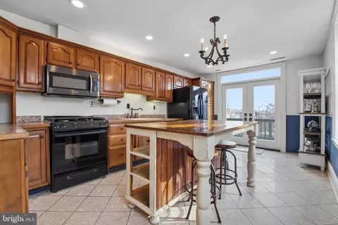 Kitchen - 2205 E Pratt St, Baltimore, MD 21231 photo 1 of 3