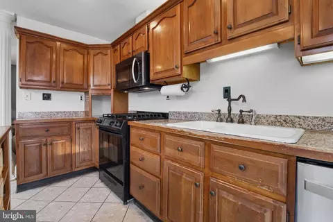 Kitchen - 2205 E Pratt St, Baltimore, MD 21231 photo 3 of 3