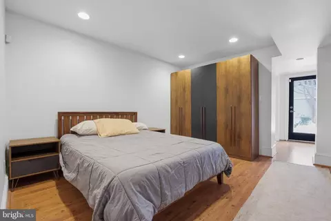 Bedroom - 2205 E Pratt St, Baltimore, MD 21231 photo 8 of 9