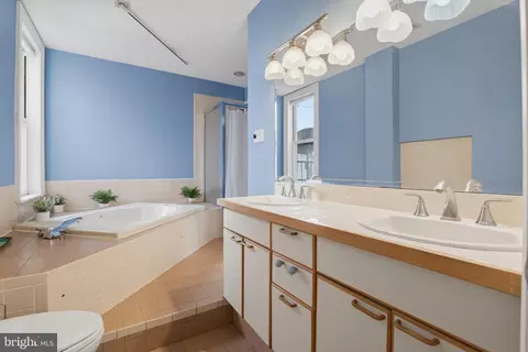 Bath - 2205 E Pratt St, Baltimore, MD 21231 photo 3 of 5