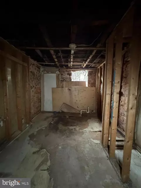 Entry Way - 1613 Lemmon St, Baltimore, MD 21223 photo 5 of 9