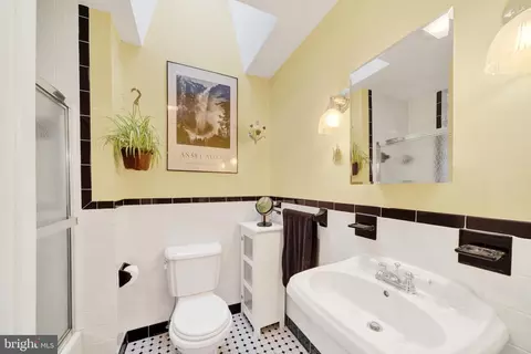 Bath - 728 S Durham St, Baltimore, MD 21231 photo 2 of 3