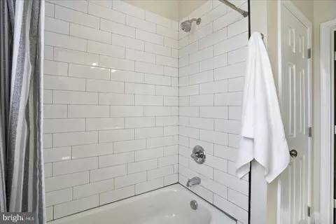 Bath - 1432 Walker Ave, Baltimore, MD 21239 photo 3 of 4