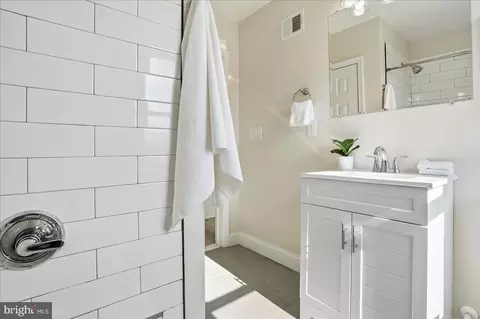 Bath - 1432 Walker Ave, Baltimore, MD 21239 photo 4 of 4