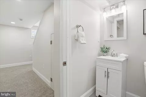 Entry Way - 1432 Walker Ave, Baltimore, MD 21239 photo 4 of 5