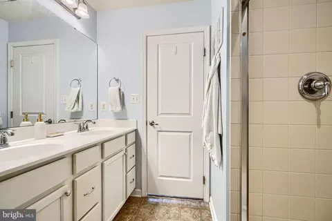 Bath - 735 S Macon St, Baltimore, MD 21224 photo 2 of 5