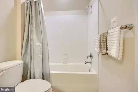Bath - 735 S Macon St, Baltimore, MD 21224 photo 5 of 5