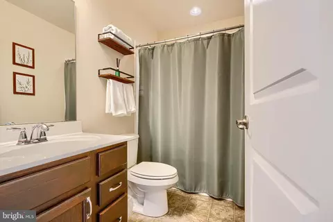 Bath - 735 S Macon St, Baltimore, MD 21224 photo 3 of 5