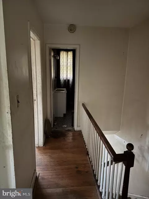 Entry Way - 3741 Boarman Ave, Baltimore, MD 21215 photo 3 of 4
