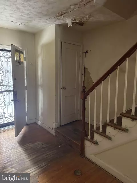 Entry Way - 3741 Boarman Ave, Baltimore, MD 21215 photo 2 of 4