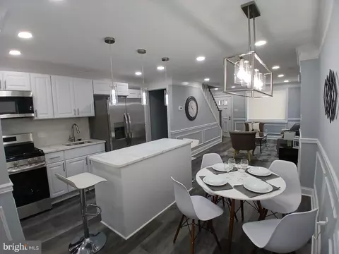 Entry Way - 300 Denison St, Baltimore, MD 21229 photo 3 of 4